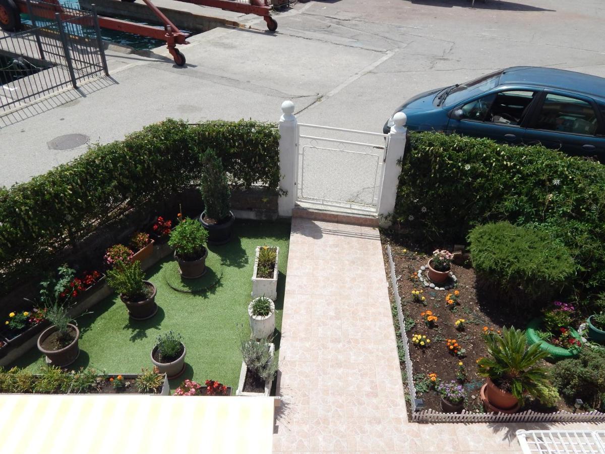 Apartmani Sindik Tivat Exteriér fotografie